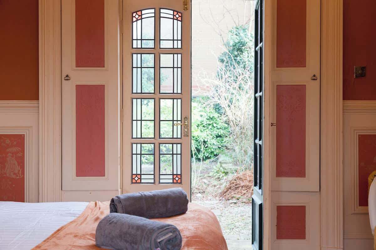 5 chambres, fer et planche à repasser, Wi-Fi, draps fournis