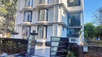 Façana frontal de l'allotjament