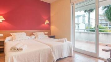 4 slaapkamers, een strijkplank/strijkijzer, internet, beddengoed