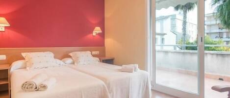 4 bedrooms, iron/ironing board, Internet, bed sheets