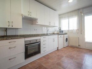 Fridge, microwave, oven, dishwasher - R142 Manila Resort Centrales (Calafell)