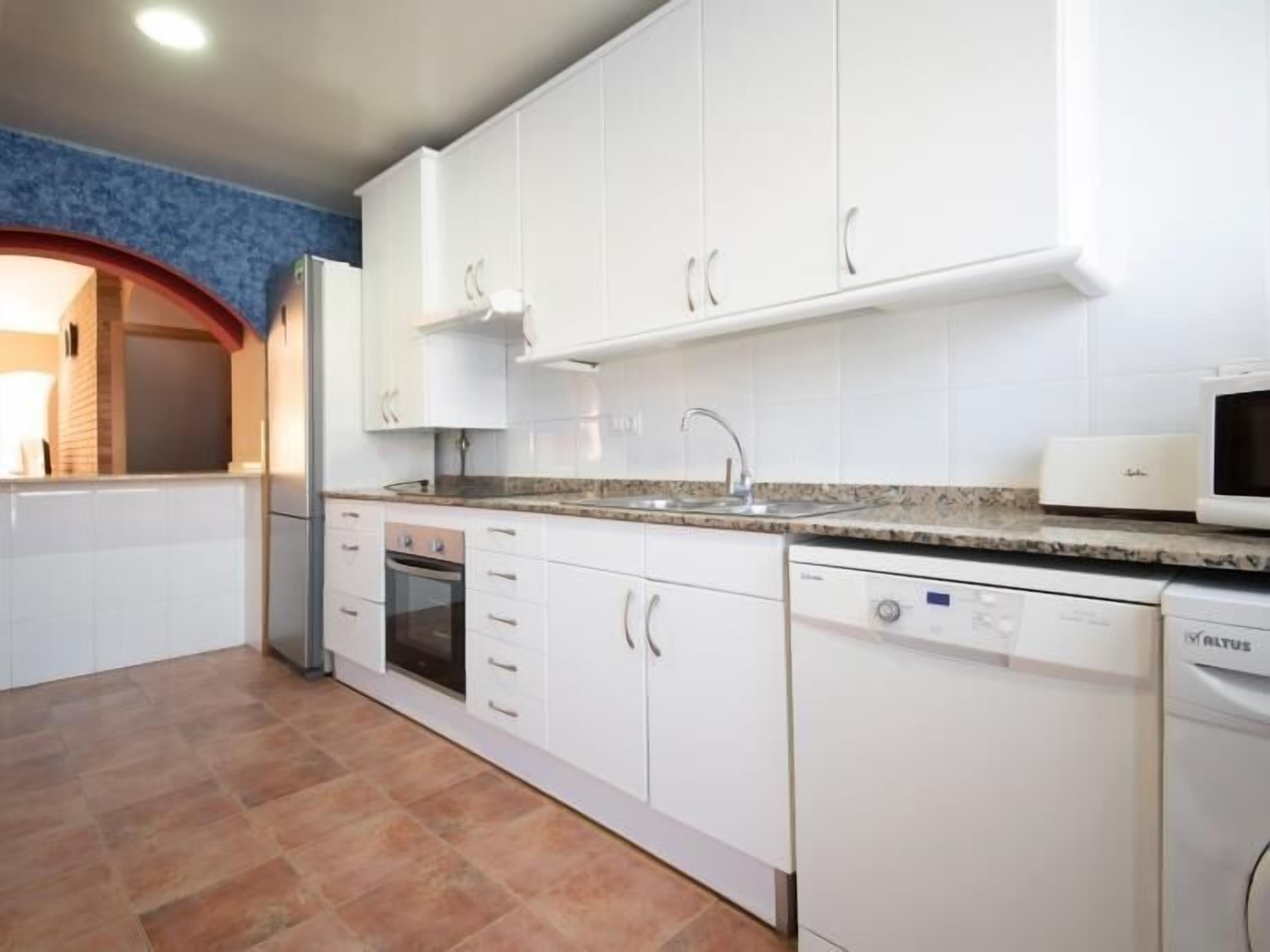 Réfrigérateur, micro-ondes, four, lave-vaisselle