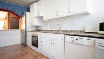 Réfrigérateur, micro-ondes, four, lave-vaisselle