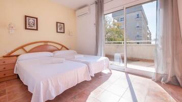 4 chambres, fer et planche Ă repasser, accĂšs Internet, draps fournis