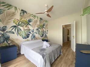 2 slaapkamers, een strijkplank/strijkijzer, internet, beddengoed