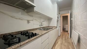 Fridge, microwave, oven, coffee/tea maker