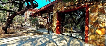 Luxury Guesthouse Co @ FlintstoneHouse
5bedroom house in phenomenal Marloth Park