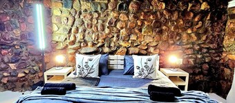 Luxury Guesthouse Co @ FlintstoneHouse
5bedroom house in phenomenal Marloth Park