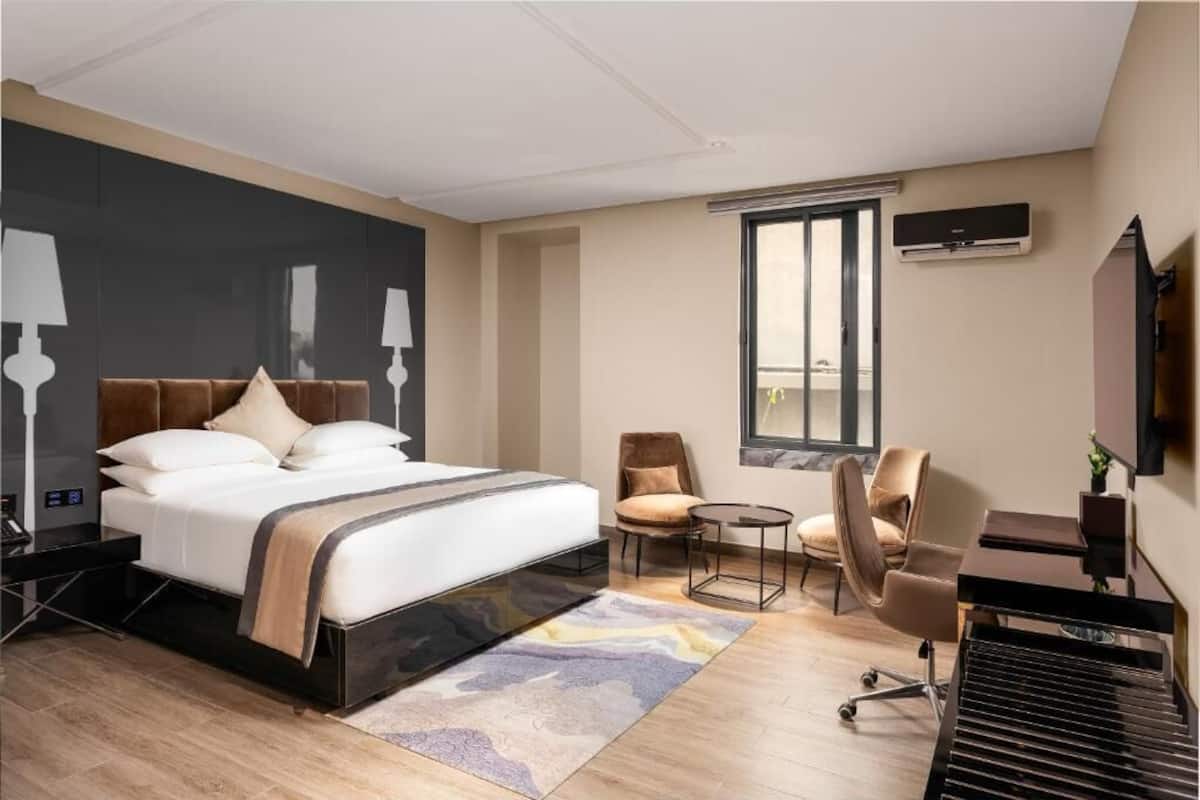Executive Room, 1 King Bed, Lagoon View, Sea Facing | Premium bedding, down comforters, pillowtop beds, minibar (free items)