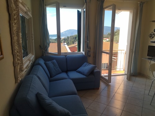 Charming 1-bedroom apartment in Lerici with WiFi, AC