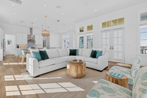 Smart TV, DVD player, books, video library - New home in CS South with access to 20+ resort like amenities (Port Aransas)