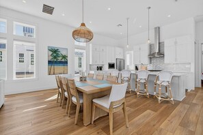 Dining - New home in CS South with access to 20+ resort like amenities (Port Aransas)