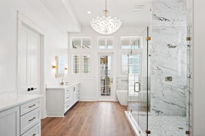 Dusche, Haartrockner, Bidet, Handtücher