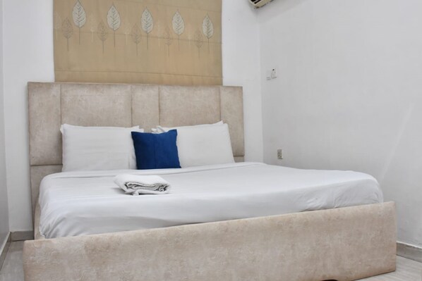 In-room safe, desk, laptop workspace, blackout curtains