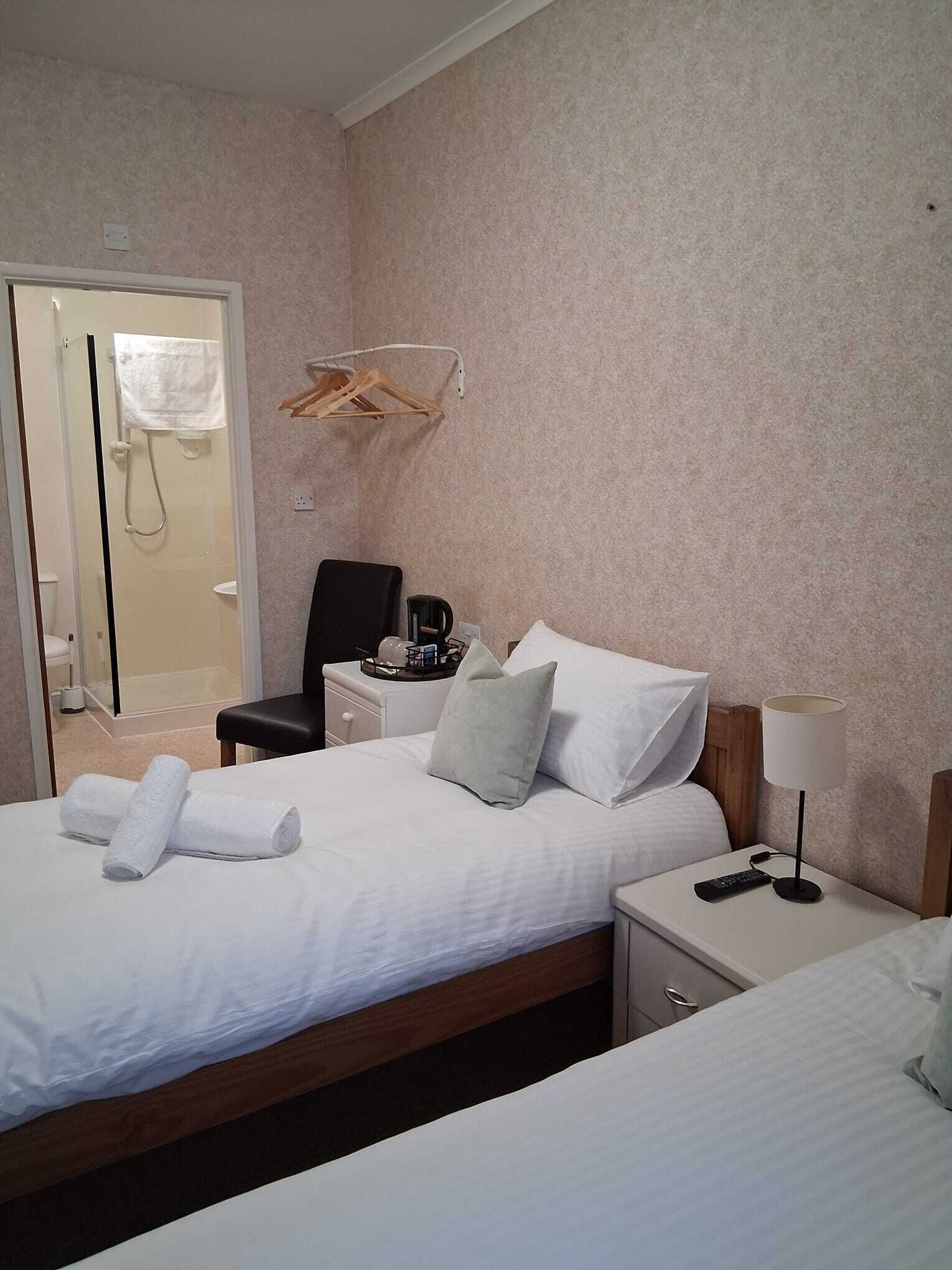 Standard-Zweibettzimmer | Bügeleisen/Bügelbrett, kostenloses WLAN