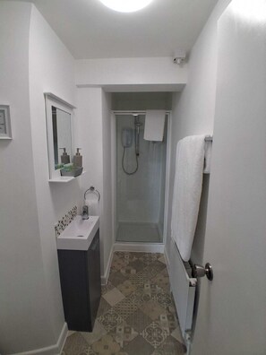 Superior Double Room | Bathroom - The Barbican Hotel (Paignton)