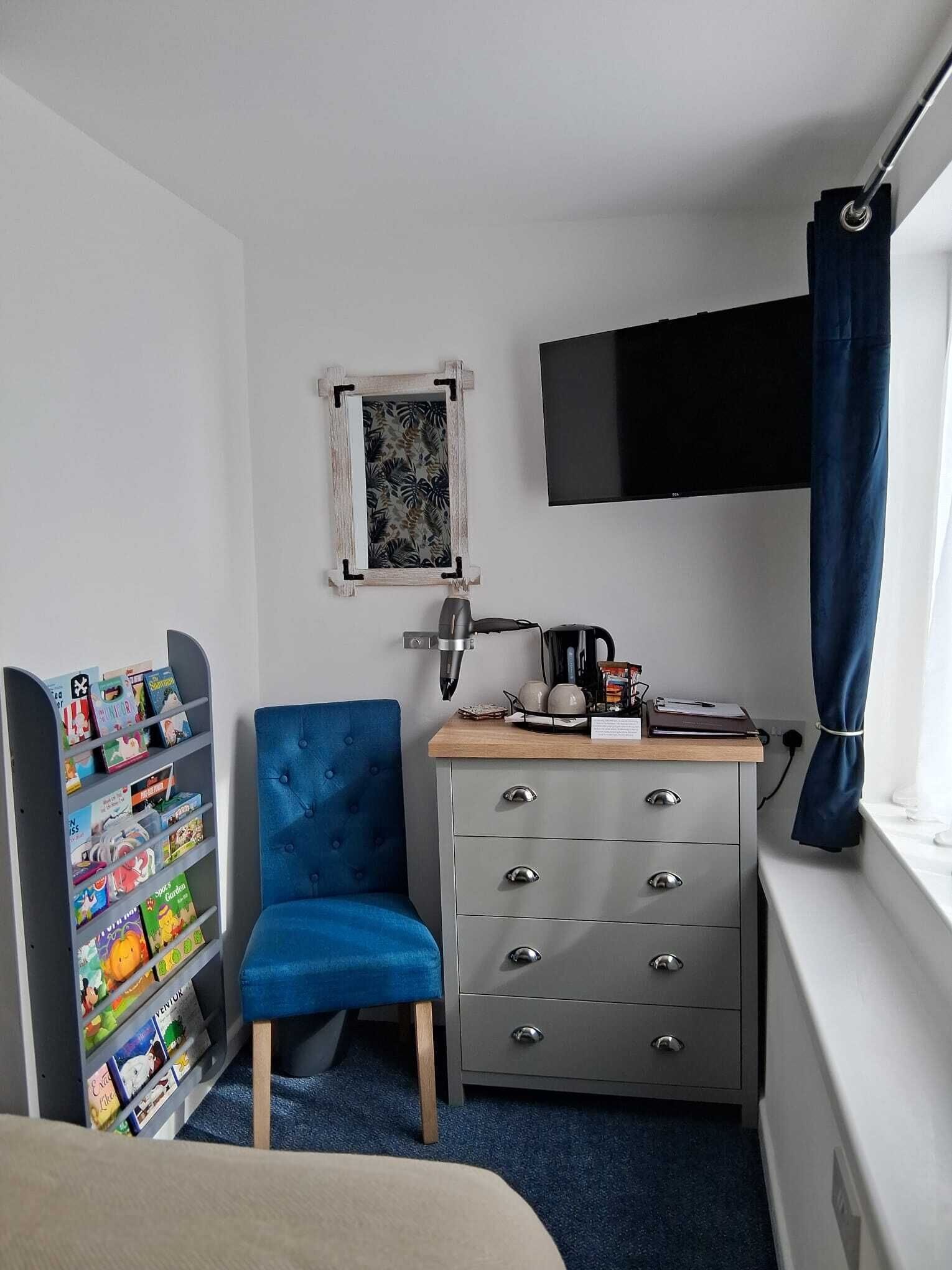 Family Quadruple Room | Iron/ironing board, free WiFi