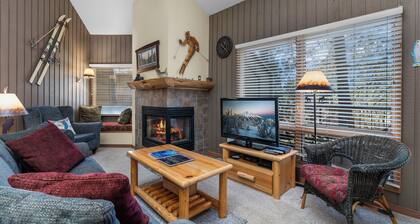 Mt. Bachelor Village Escape: Hot Tub, Pool, Fireplace & Central Bend Location