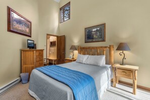 2 bedrooms, iron/ironing board, free WiFi, bed sheets - Mt. Bachelor Village Escape: Hot Tub, Pool, Fireplace & Central Bend Location (Bend)
