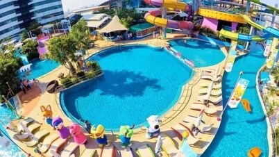 Condo pool gym wifi big shopping mall boat train bus 5 min by walk night market