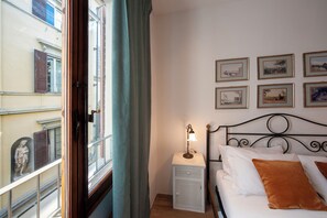 2 室のベッドルーム、アイロン / アイロン台、WiFi (無料)、ベッドシーツ