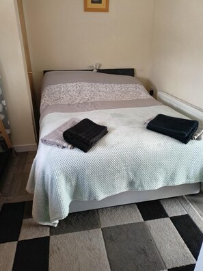 1 bedroom, iron/ironing board, travel cot, WiFi