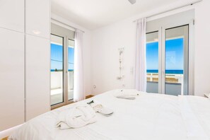A bedroom with a large bed, a bathroom with a shower, and a balcony with a view of the sea. - Eeanthe by the beach! Thalasses (rethymno)