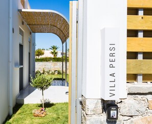 Exterior detail - Villa Persi, Exclusive Villa With Private Beach Facilities (Rethymno)