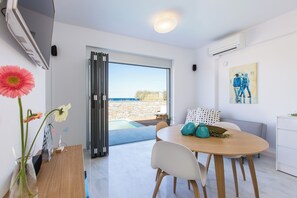 Dining - Villa Persi, Exclusive Villa With Private Beach Facilities (Rethymno)