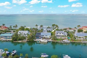 Marina - Sancroft: Stunning Pool Home w Direct Water Access (Sanibel)