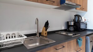 Electric kettle, toaster - Bloomfields Euphoric STU in Oasis Masdar (Abu Dhabi)