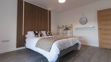 4 bedrooms, iron/ironing board, free WiFi, bed sheets