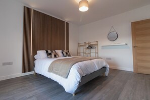 4 bedrooms, iron/ironing board, free WiFi, bed sheets