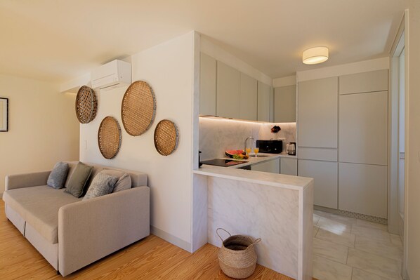 Apartment, Balcony, City View | Living area
