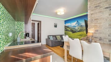 Apartament, balcó | Cuina bàsica privada | Frigorífic, placa de cuina, cafetera i tetera i bullidora elèctrica