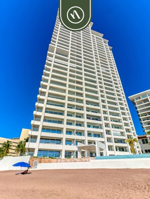 Apartment, Accessible - Luxury Oceanfront Studio - Beach - Pools - Gym (Puerto Vallarta)