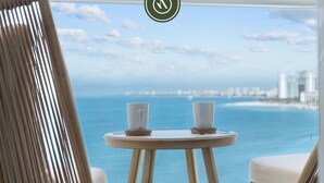 Room - Luxury Oceanfront Studio - Beach - Pools - Gym (Puerto Vallarta)