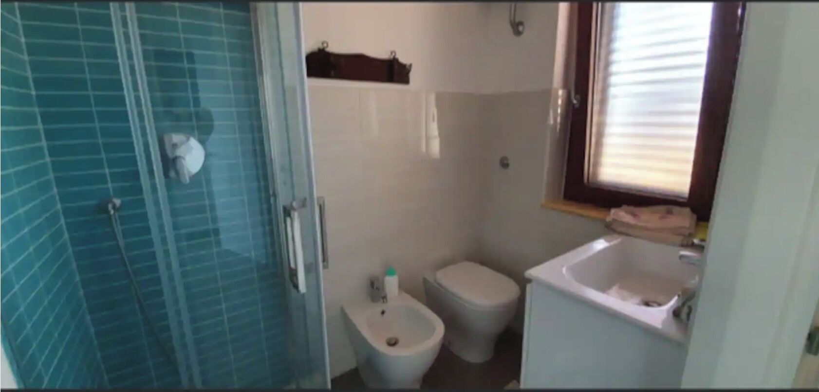 Dusche, Haartrockner, Bidet, Handtücher