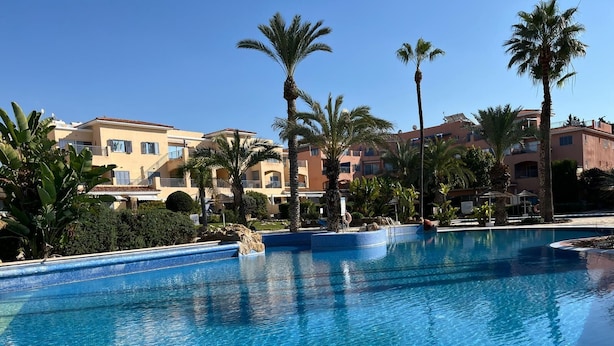 Unclassified image, 1 of 26, button - Luxurious Penthouse with Spacious Terrace in Limnaria Gardens, Paphos (Paphos)