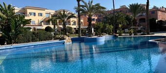 Luxurious Penthouse with Spacious Terrace in Limnaria Gardens, Paphos