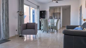 Smart TV, DVD player, books