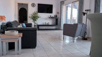 Smart TV, DVD player, books