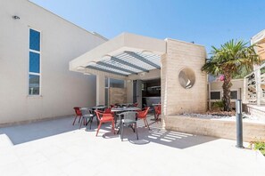 Outdoor dining - Sargas Suite 5 with pool view (Novalja)