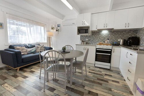 Ocean Bridge - 300m from the foreshore and the footbridge to 90 Mile Beach