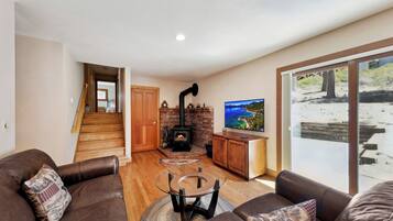 TV connectée, cheminée, jeux vidéo