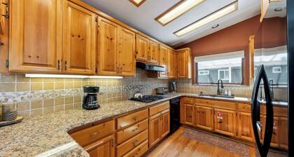 Lupine Lodge - Forested 3BR, BBQ, Hiking