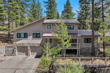 With parking for 2 in the garage and 2 in the driveway there room for everyone