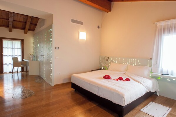Junior Double Room | In-room safe, free WiFi, bed sheets - Elliot Osteria e Dormire in Collina (Manzano)
