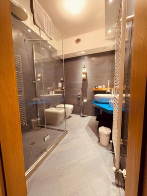 Quarto triplo superior | Banheiro