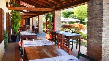 Lunch and dinner served, garden views